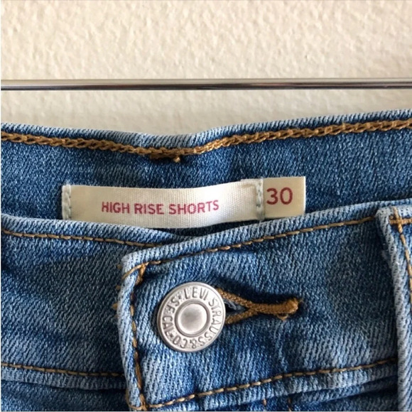 New Levi’s Distressed High Rise Denim Shorts 30 - Picture 5 of 10